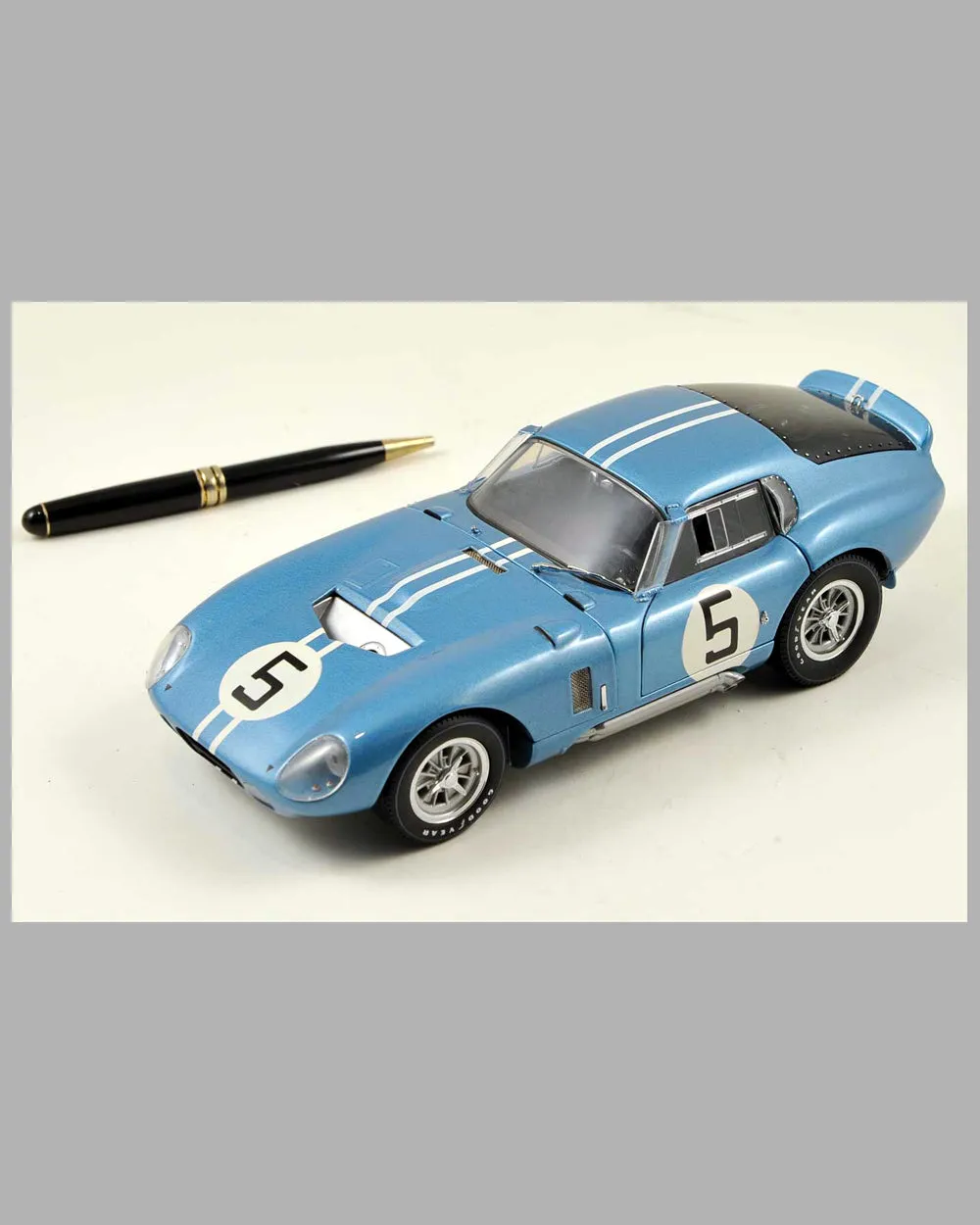 1964 - 24 Hrs of Le Mans autographed photo & Shelby Cobra Daytona model - Lot of 2