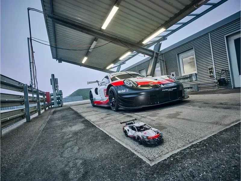 42096 Porsche 911 RSR