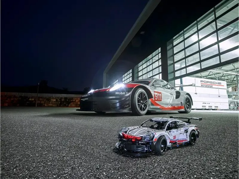 42096 Porsche 911 RSR
